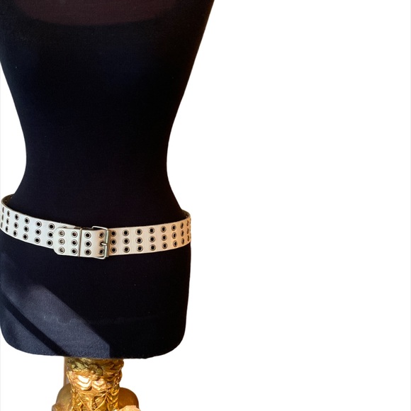 Vintage white leather 36” belt in great condition - Picture 2 of 10